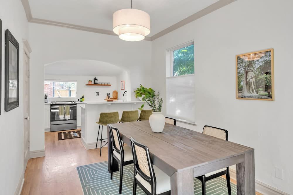 2 Bedroom Heritage Gem- Walk to Wash Park & Gaylord St Shops/Restaurants - دنفر (كولورادو) - غرفة طعام