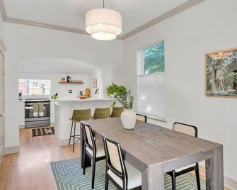 2 Bedroom Heritage Gem- Walk to Wash Park & Gaylord St Shops/Restaurants - Denver - Comedor