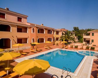 Residence Sos Alinos - Cala Liberotto - Piscine