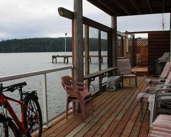 Orca Lodge - Sointula - Balcony