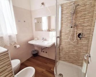 卡梅利亞酒店 - 里米尼