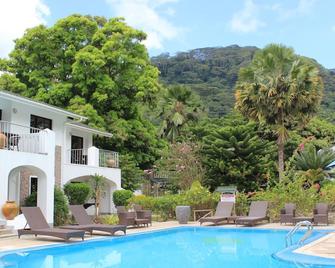 Sun Properties and Resort Hotel - Beau Vallon - Bazén