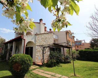 Milena Studio With Balcony - Rovinj - Gebouw