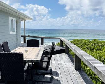 Quaint Cottage On The Beach in the South End - Hope Town
