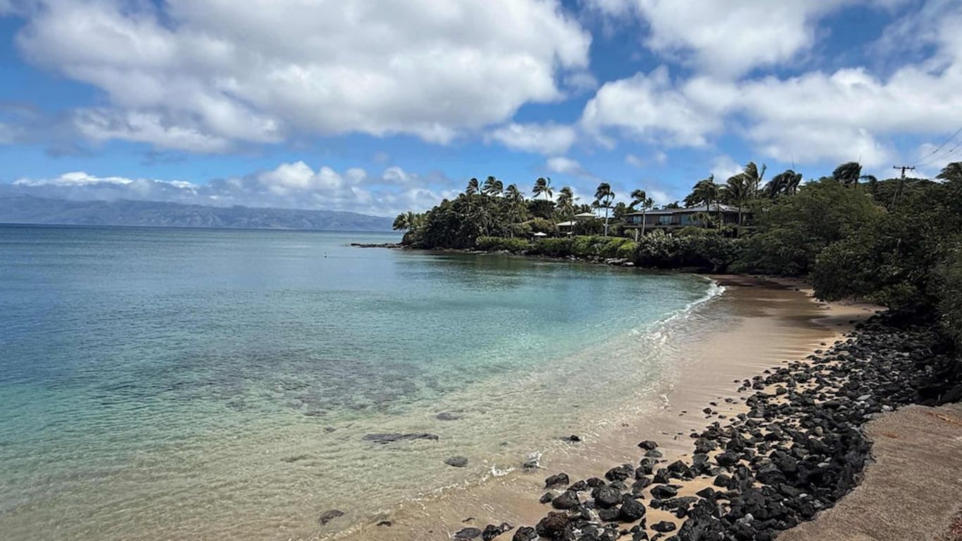 Maui B&B - 3 Ensuite Rooms - Steps from Beach w AC