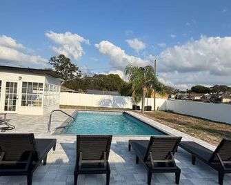 La Casita Of Spring Hill 3br/2bath Pool Home - Spring Hill - Piscina