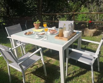Casa rural Ardetxal a 16km de Logroño y Laguardia - Logroño - Patio