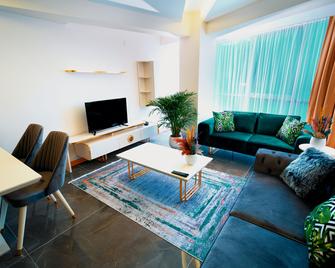 Continent Luxury Suites Sakarya - Адапазари - Вітальня