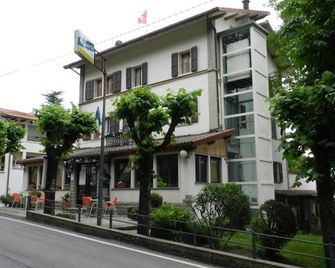 Albergo Ristorante Villa Svizzera - Lizzano in Belvedere - Building