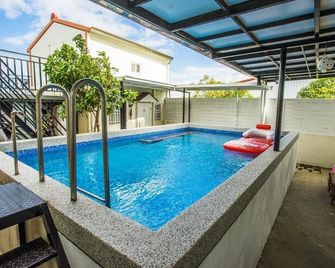 Sin Man Yi Zu Inn - Hengchun Township - Басейн