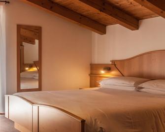 Hotel Ai Pini - Vigo di Fassa - Bedroom