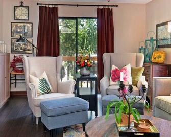 Banyan in Bradenton - Bradenton - Living room