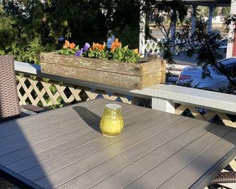\'Rocky Neck Hideaway\' on Wonson Cove, Rocky Neck - Gloucester - Gloucester - Patio