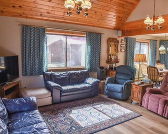 Coapland's Riverbend Cabin - Red River - Σαλόνι