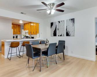 Modern 4 bedroom in San Fernando - San Fernando - Dining room