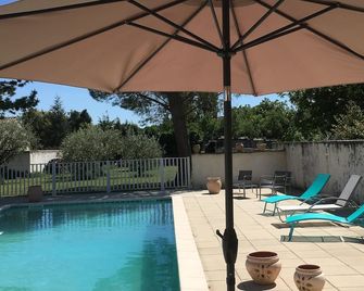 Mas Provençal at the foot of Mt Ventoux for 8 people with pool access. - Mazan - Pool