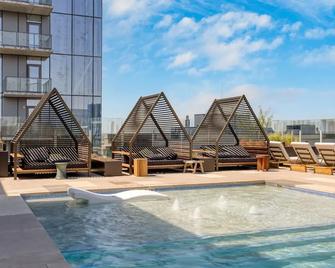 Cedar Door by Avantstay - Brand New Condo Room in Austin - Austin - Piscina
