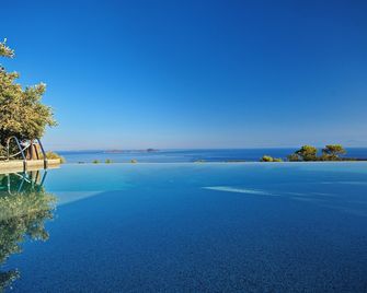 The Infinity 180 Luxury Suites - Adults Only - Chrisi Milia - Pool