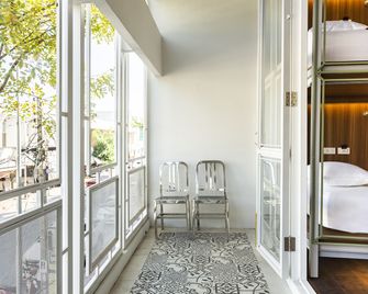 Khunluang Hostel - צ'אנג מאי - מרפסת