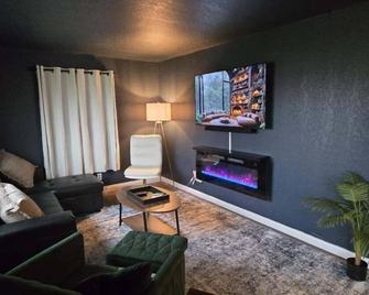 The Lodge at Tiny Excursion Cabins - Harrison - Living room