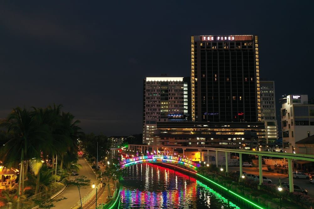 ذا باينز ميلاكا - مالاكا - المظهر الخارجي