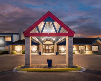 AmericInn by Wyndham Crookston U of M Crookston - Crookston - Building