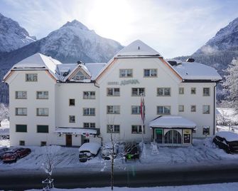Typically Swiss Hotel Altana - Scuol - Toà nhà