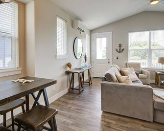 Tranquility Base Cottage - Ocean Shores - Sala de estar