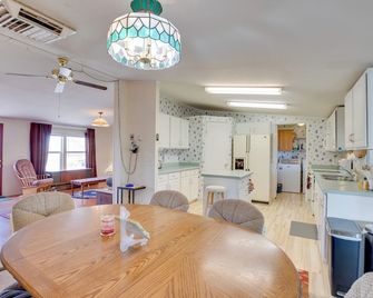 Hot Tub and Screened Porch Getaway in Montrose! - Montrose - Essbereich