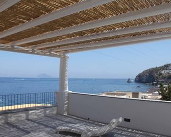 Hotel Cutimare - Aeolian Charme - Lipari - Balcón