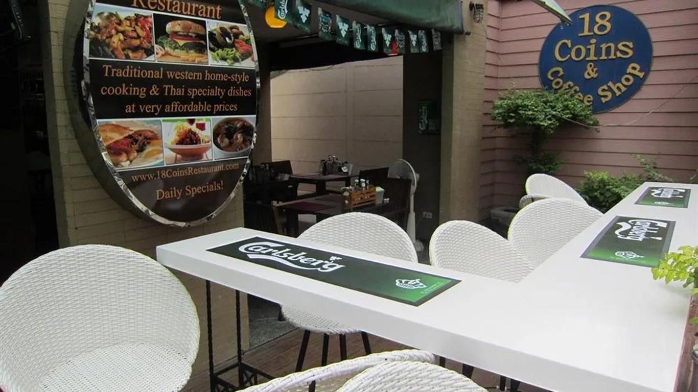 18 Coins Cafe & Hostel