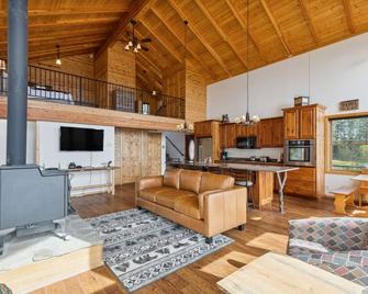 Bearlythere High Mountain Retreat - Victor - Sala de estar