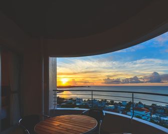 Hotel Sunset Hill - Onna - Balcony