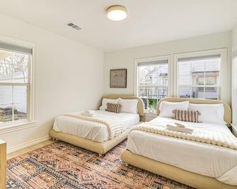 Walk to Cowboys Games: Arlington Home w/ Yard! - Arlington - Habitación