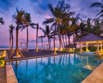 Kutus Kutus Saba Beach Villa - Gianyar - Bazén