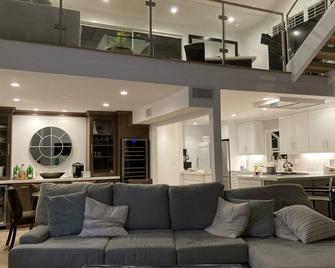 Beach Property in Los Angeles - Los Angeles - Living room