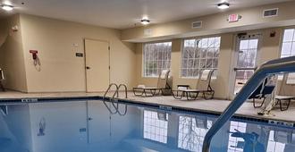 Wingate by Wyndham Youngstown/Austintown - Mineral Ridge - Zwembad
