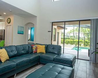 Luxury 5Bd w Jacuzzi Pool Near Disney 5528 - Davenport - Living room