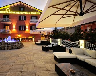 Hotel Benessere Villa Fiorita - 福利尼奧 - 天井