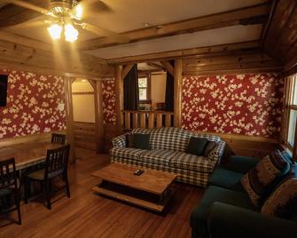 Embers Lodge and Cabins - Big Bear Lake - Living room