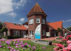 Landhotel Bauernstuben - Neuharlingersiel - Building