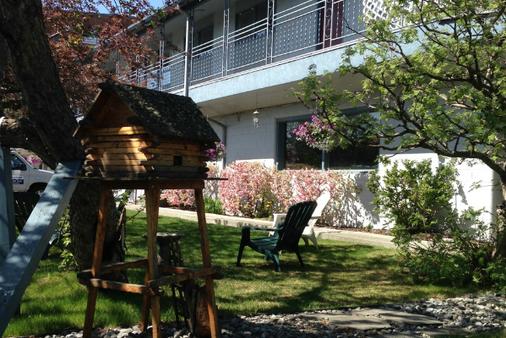 Lakeshore Inn & Suites - Anchorage - Building