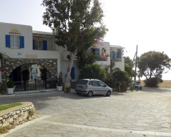 Akteon Hotel - Piso Livadi - Außenansicht