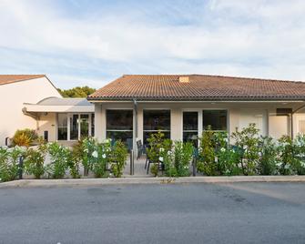 Kyriad Résidence Cabries - Cabriès - Building