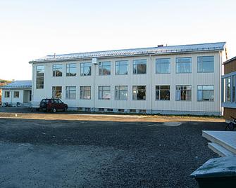 Lofotr Overnatting - Bøstad - Building