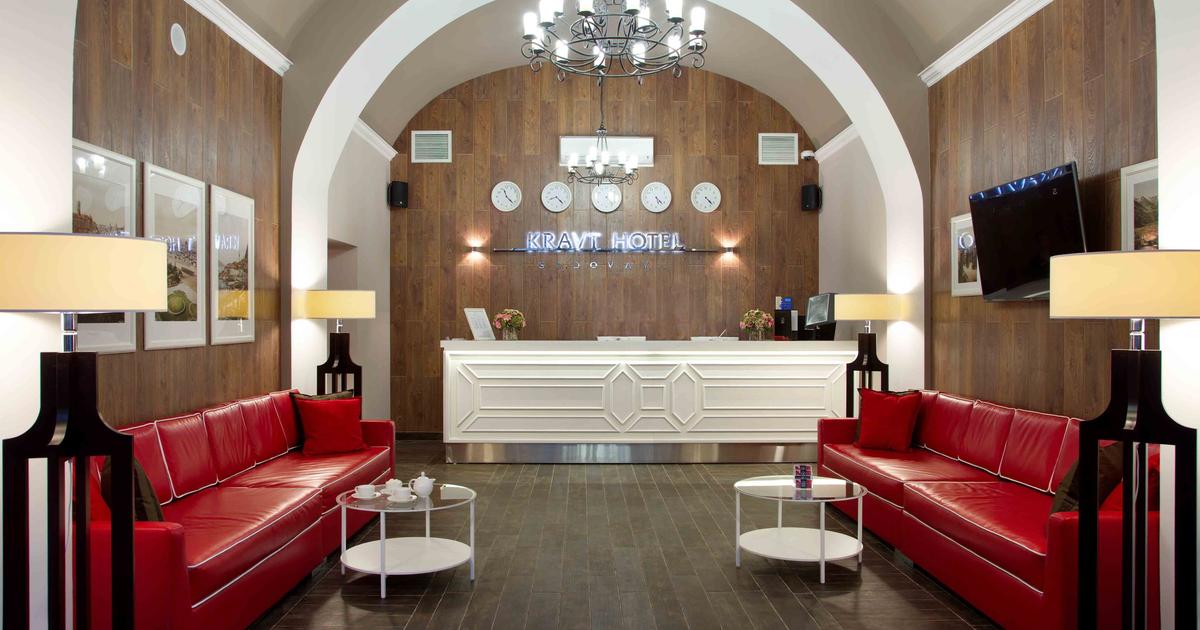 Гостиницу заезжают. Отель Кравт Kravt Hotel Санкт-Петербург. Отель Астория Санкт-Петербург ресепшен. Ресепшн в гостинице. Ресепшн отеля.