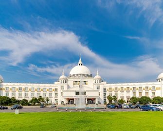 Grand Hotel Overseas Traders Club - Hefei - Building