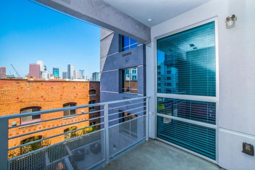 Ginosi Figaro Apartel - Los Angeles - Balkon