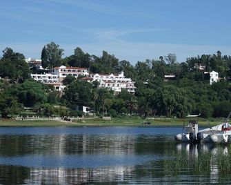 Hipocampus Resort & Spa - וילה קרלוס פז - בניין