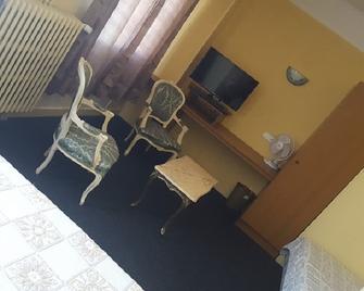 Hotel De La Cloche - Vitry-le-François - Camera da letto